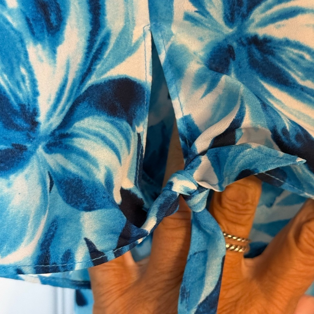 Pappagallo turquoise and white floral blouse Size L - Picture 5 of 7
